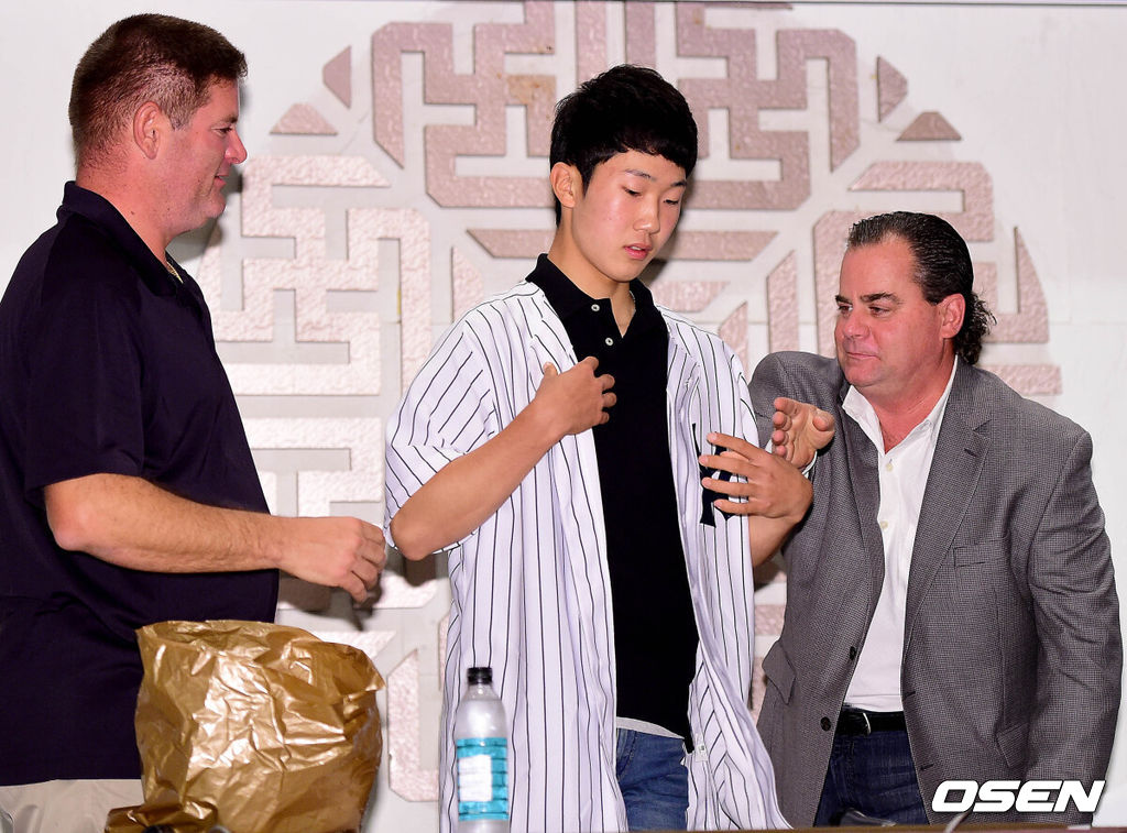 2014년 7월5일 박효준이 뉴욕 양키스 입단식을 갖고 있다. /dreamer@osen.co.kr 