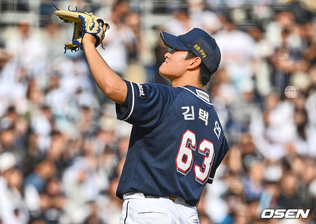 23일 창원 NC파크에서 2024 신한 SOL 뱅크 KBO 리그 NC 다이노스와 두산 베어스의 개막 경기가 열렸다. 두산 베어스 김택연이 7회말 2사 만루 NC 다이노스 김주원에게 밀어내기 볼넷으로 동점을 허용하고 아쉬워하고 있다. 2024.03.23 / foto0307@osen.co.kr