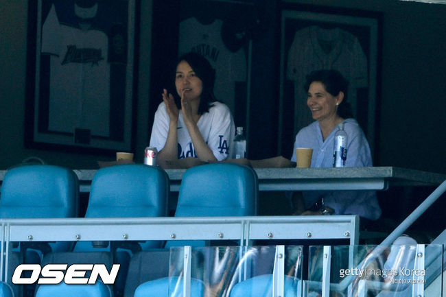 [사진] 오타니 아내가 다저스 경기를 관전했다.ⓒGettyimages(무단전재 및 재배포 금지)