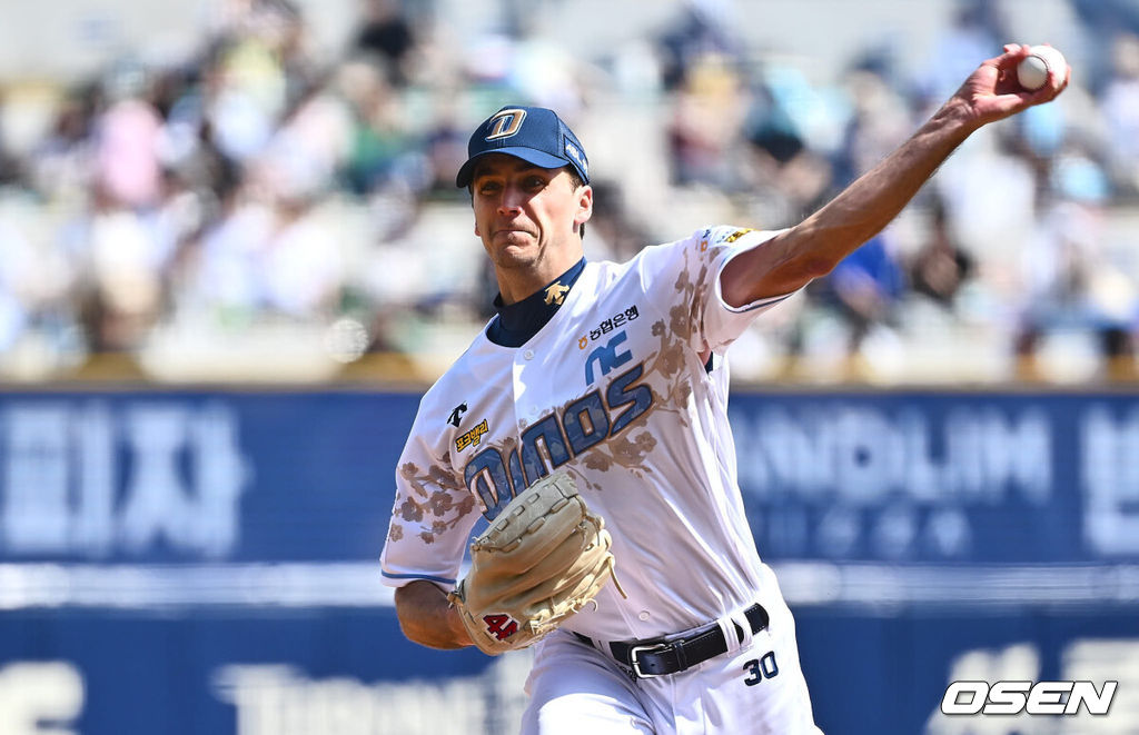 23일 창원 NC파크에서 2024 신한 SOL 뱅크 KBO 리그 NC 다이노스와 두산 베어스의 개막 경기가 열렸다. NC 다이노스 선발투수 하트가 역투하고 있다. 2024.03.23 / foto0307@osen.co.kr