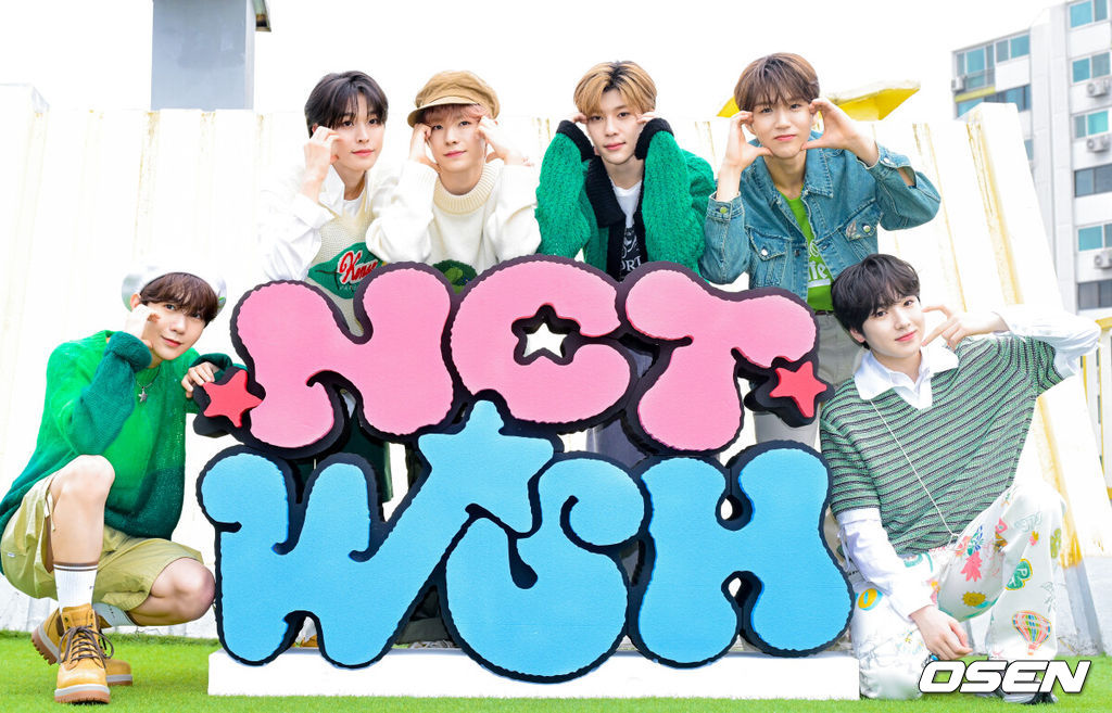 NCT WISH(엔시티 위시: 시온·유우시·리쿠·사쿠야·료·재희)가 지난 2일 서울 성동구 한 카페에서 OSEN과 ‘Wishfull DAY’ 인터뷰를 가졌다.NCT WISH 료, 리쿠, 유우시, 시온, 재희, 사쿠야가 인터뷰에 앞서 포즈를 취하고 있다. 2024.04.03 /cej@osen.co.kr 