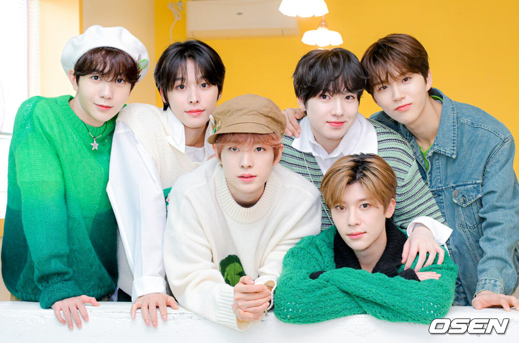 NCT WISH(엔시티 위시: 시온·유우시·리쿠·사쿠야·료·재희)가 지난 2일 서울 성동구 한 카페에서 OSEN과 ‘Wishfull DAY’ 인터뷰를 가졌다.NCT WISH 료, 리쿠, 유우시, 시온, 사쿠야, 재희가 인터뷰에 앞서 포즈를 취하고 있다. 2024.04.03 /cej@osen.co.kr 