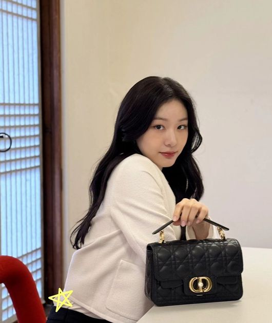김연아, 삐져나온 옷 가리려고 ★그리기… “이렇게 귀여울 일인가”