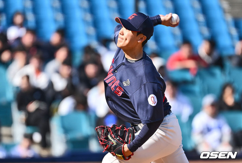 15일 대구 삼성라이온즈파크에서 2024 신한 SOL 뱅크 KBO 리그 삼성 라이온즈와 롯데 자이언츠의 시범경기가 열렸다. 롯데 자이언츠 박진형이 역투하고 있다. 2024.03.15 / foto0307@osen.co.kr