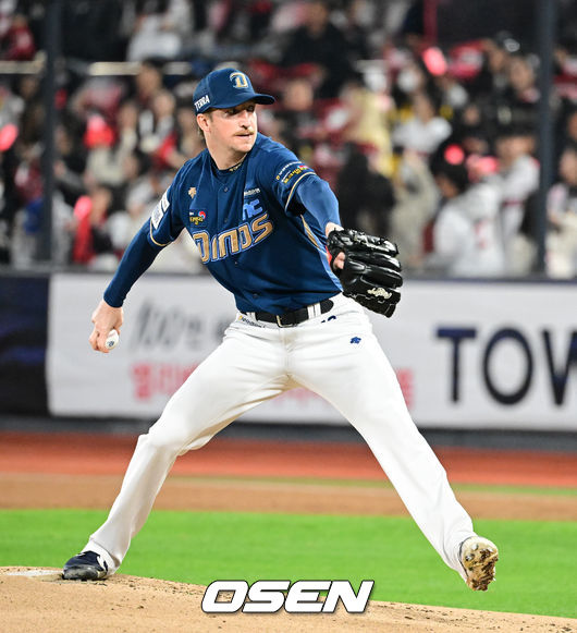 30일 오후 수원 KT위즈파크에서 ‘2023 신한은행 SOL KBO 포스트시즌 플레이오프’ 1차전 KT 위즈와 NC 다이노스의 경기가 열렸다.1회말 NC 페디가 역투하고 있다. 2023.10.30 /jpnews@osen.co.kr