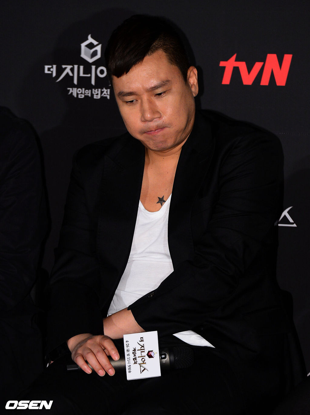 tvN '더 지니어스 : 게임의 법칙' 제작발표회가 17일 오전 서울 CGV 상암에서 열렸다.이상민이 고영욱 질문에 생각에 잠겨 있다.'더 지니어스'는 방송인, 갬블러, 정치인 등 다양한 직업군을 가진 13인의 도전자가 게임을 통해 최후의 1인이 되기 위해 숨막히는 심리전을 벌이는 리얼리티 쇼로 오는 26일 첫 방송된다. /jpnews@osen.co.kr