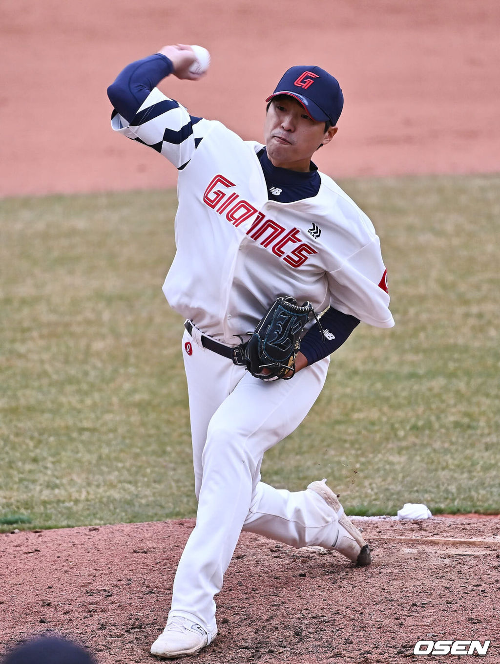 11일 부산 사직구장에서 2024 신한 SOL 뱅크 KBO 리그 롯데 자이언츠와 두산 베어스의 시범경기가 열렸다. 롯데 자이언츠 구승민이 역투하고 있다. 2024.03.11 / foto0307@osen.co.kr