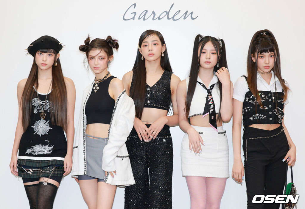한 명품 뷰티 브랜드의 팝업스토어 오픈 기념 포토월 행사가 2일 오후 서울 성동구에서 열렸다.이날 포토월 행사에는 박서준, 이성경, 뉴진스(NewJeans), 위아이(WEi) 김요한, 오마이걸(OH MY GIRL) 아린, 세븐틴(Seventeen) 민규, 우주소녀(WJSN) 보나, 나인우, 트와이스(TWICE) 채영, 이수혁이 참석했다.그룹 뉴진스가 포즈를 취하고 있다. 2022.08.02 /cej@osen.co.kr