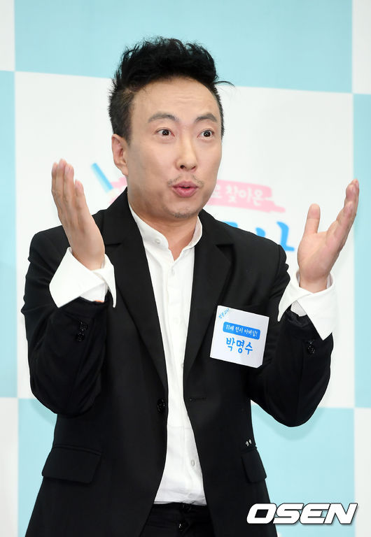 21일 오후 서울 마포구 상암동 스탠포드호텔 그랜드볼룸서 진행된 Mnet 새 예능 프로그램 '방문교사' 제작발표회에서 박명수가 포토타임을 갖고 있다. / rumi@osen.co.kr