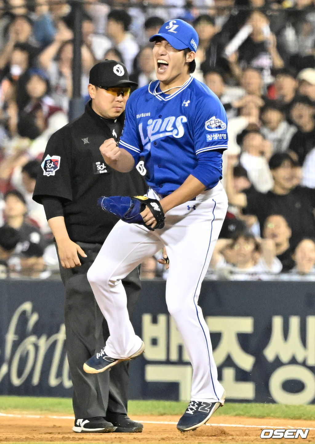 일 오후 서울 잠실야구장에서 ‘2024 신한 SOL뱅크 KBO리그’ 두산 베어스와 삼성 라이온즈의 경기가 열렸다.이날 홈팀 두산은 최원준, 원정팀 삼성은 원태인이 선발 투수로 나섰다.5회말 2사 만루 삼성 선발 원태인이 두산 정수빈을 땅볼로 돌려세운 뒤 기뻐하고 있다. 2024.05.02 /cej@osen.co.kr