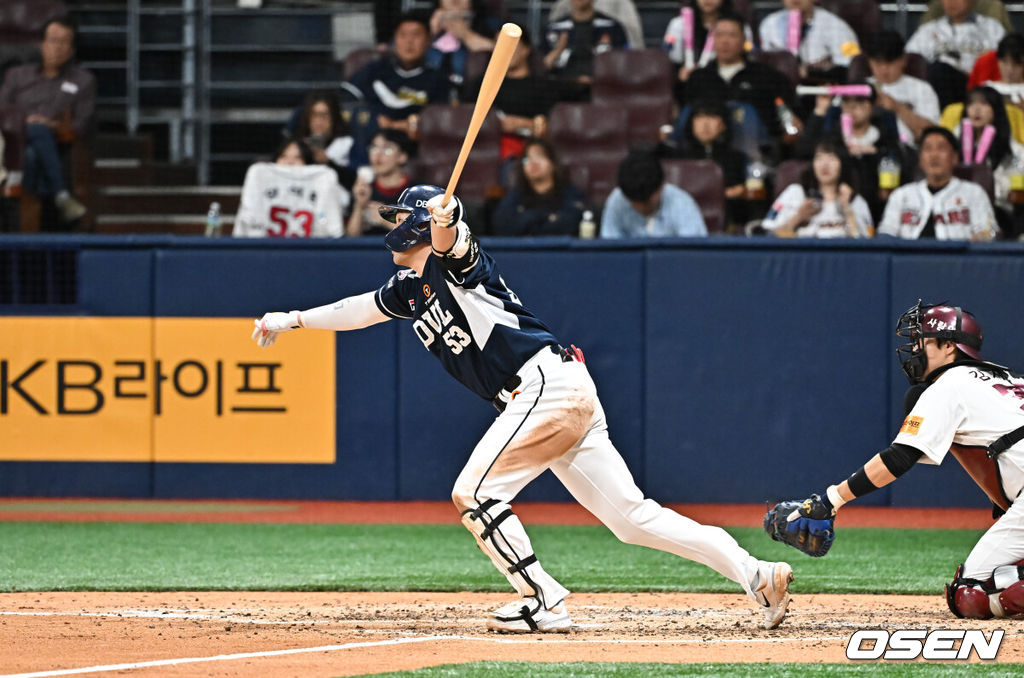 7일 오후 서울 고척스카이돔에서 ‘2024 신한 SOL BANK KBO리그’ 키움 히어로즈와 두산 베어스의 경기가 진행됐다.이날 키움은 이종민을, 두산은 곽빈을 선발투수로 내세웠다.5회초 1사 1,2루 두산 양석환이 2타점 적시 2루타를 날리고 있다. 2024.05.07 / soul1014@osen.co.kr