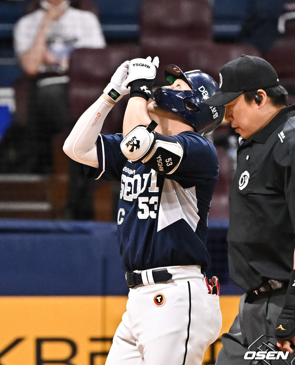 8일 오후 서울 고척스카이돔에서 ‘2024 신한 SOL BANK KBO리그’ 키움 히어로즈와 두산 베어스의 경기가 진행됐다.이날 키움은 김인범을, 두산은 브랜든을 선발투수로 내세웠다.6회초 두산 선두타자 양석환이 재역전 솔로홈런을 날린뒤 베이스를 돌고 있다.  2024.05.08 / soul1014@osen.co.kr