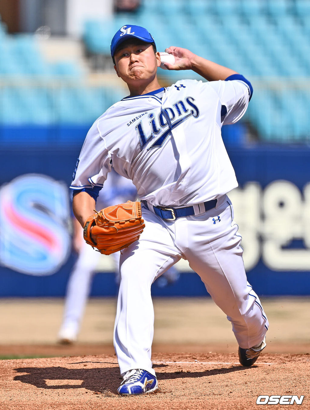 15일 대구 삼성라이온즈파크에서 2024 신한 SOL 뱅크 KBO 리그 삼성 라이온즈와 롯데 자이언츠의 시범경기가 열렸다. 삼성 라이온즈 선발투수 이승현이 역투하고 있다. 2024.03.15 / foto0307@osen.co.kr