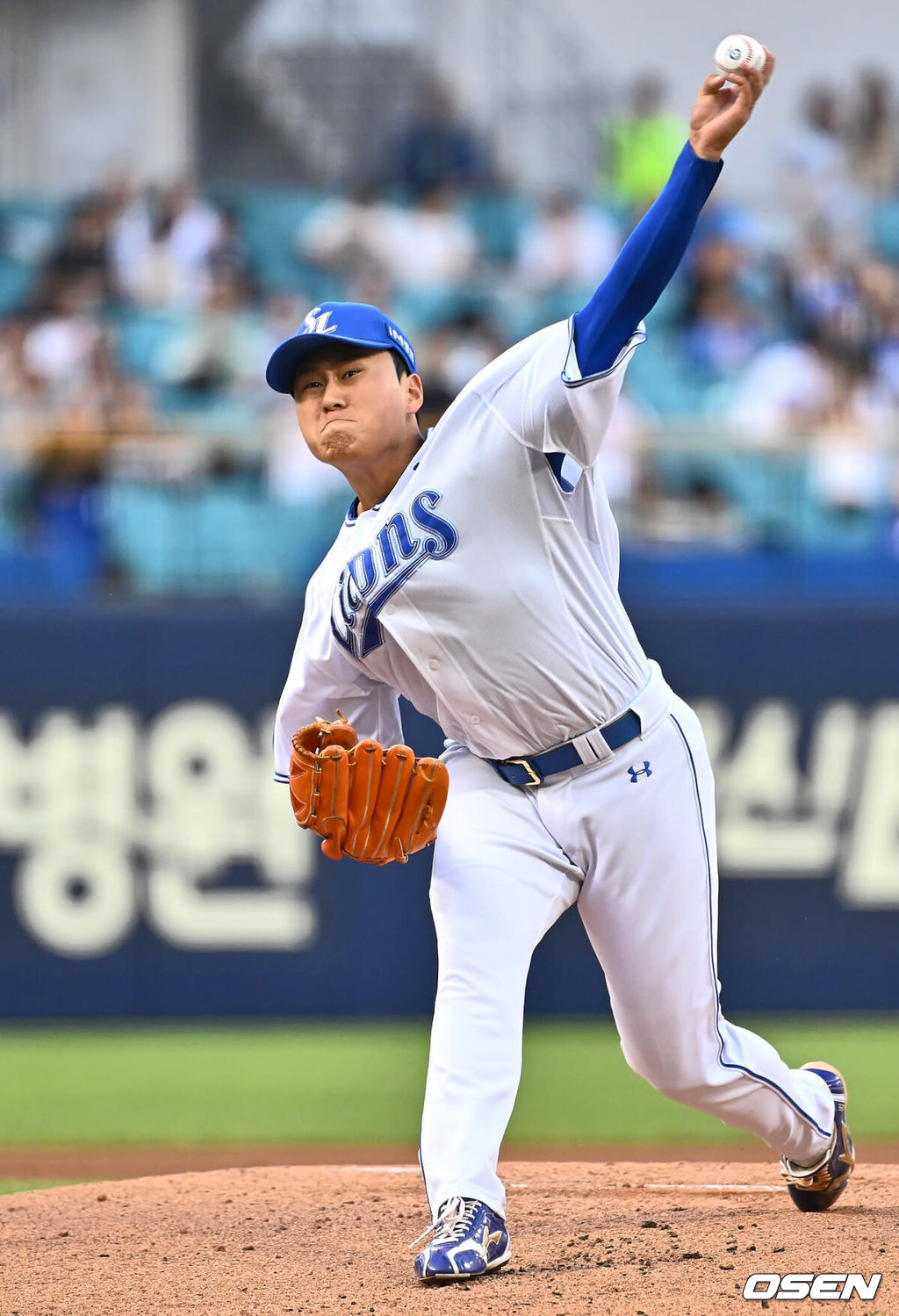 9일 대구삼성라이온즈파크에서 2024 신한 SOL 뱅크 KBO 리그 삼성 라이온즈와 KIA 타이거즈의 경기가 열렸다. 전날 12회 연장 승부끝에 패한 삼성은 3연패의 분위기 반전을 노리며 2번 구자욱-4번 김영웅 타순 변화를 줬고 이승현이 선발 출전하고 2연승을 완성한 1위 KIA는 2위 NC와의 승차를 2경기로 벌렸고 네일을 선발로 위닝 시리즈를 노린다.삼성 라이온즈 선발 투수 이승현이 역투하고 있다. 2024.05.09 / foto0307@osen.co.kr