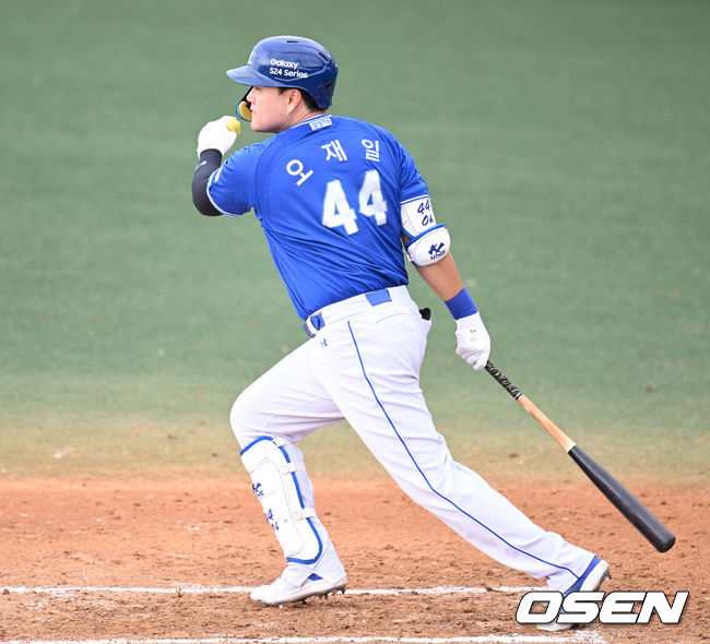 11일 오후 경기도 이천 베어스 파크에서 2024 메디힐 KBO 퓨처스리그 두산 베어스와 삼성 라이온즈의 경기가 열렸다.3회초 1사 1,2루에서 삼성 오재일이 중전 안타를 치고 있다. 2024.05.11 /sunday@osen.co.kr