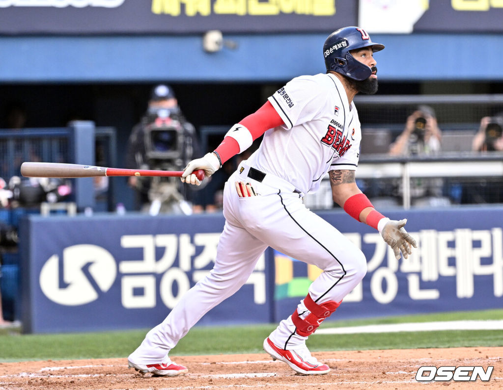 12일 오후 서울 잠실야구장에서 두산 베어스와 KT 위즈의 더블헤더 2차전이 열렸다.더블헤더 2차전에 홈팀 두산은 곽빈을 방문팀 KT는 육청명을 선발 투수로 내세운다.3회말 2사 1루 두산 라모스가 우월 투런 홈런을 날리고 있다.  2024.05.12 /cej@osen.co.kr