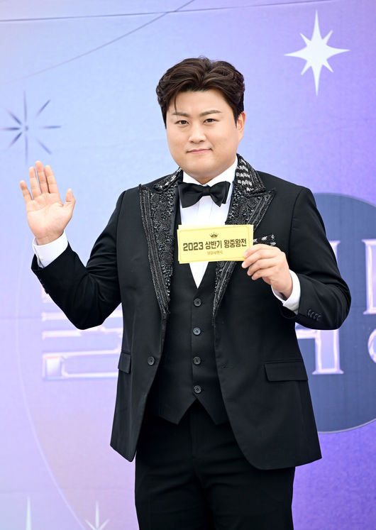 3일 오후 인천 남동체육관에서 KBS '불후의 명곡' 2023년 상반기 왕중왕전 레드카펫 행사가 열렸다.가수 김호중이 레드카펫 행사에 참석해 포즈를 취하고 있다. 2023.07.03 / dreamer@osen.co.kr