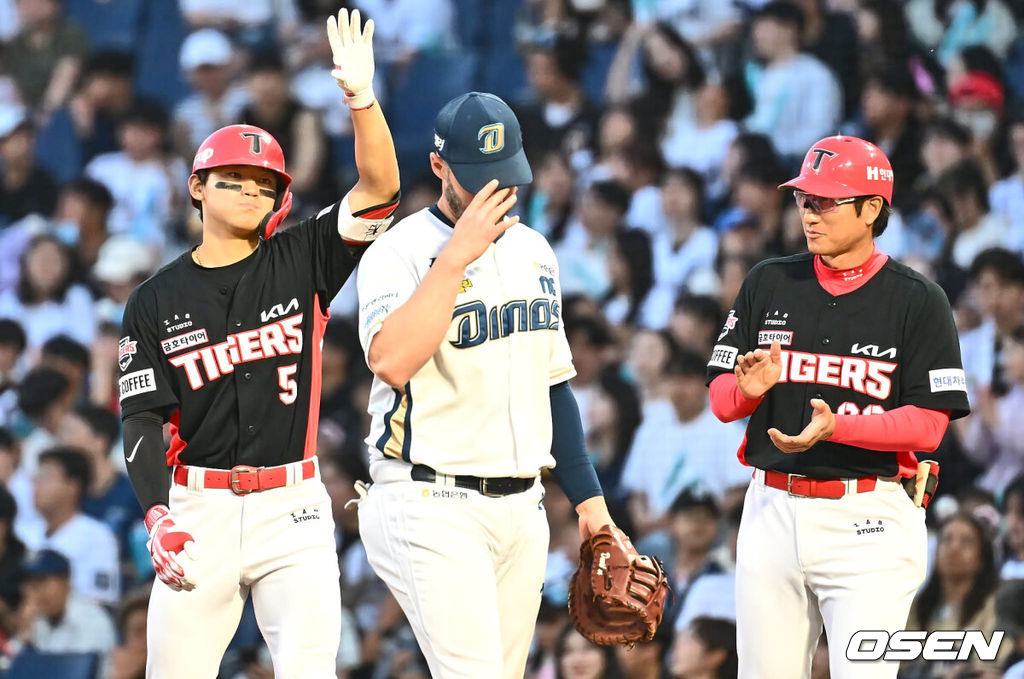 18일 창원NC파크에서 2024 신한 SOL 뱅크 KBO 리그 NC 다이노스와 KIA 타이거즈의 경기가 열렸다. NC는 이재학을 KIA는 황동하를 선발로 내세웠다.KIA 타이거즈 김도영이 6회초 1사 1,2루 좌익수 앞 1타점 안타를 치고 세리머니를 하고 있다. 2024.05.18 / foto0307@osen.co.kr