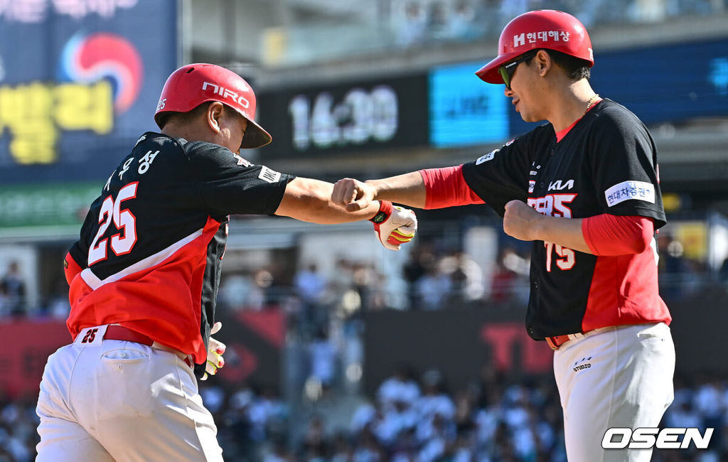 19일 창원NC파크에서 2024 신한 SOL 뱅크 KBO 리그 NC 다이노스와 KIA 타이거즈의 경기가 열렸다. NC는 이용준을 선발로 스윕패 위기 탈출을 노리고 위닝시리즈를 완성한 KIA는 양현종을 내세워 시리즈 전승을 노린다.KIA 타이거즈 이우성이 9회초 2사 좌월 솔로 홈런을 치고 세리머니를 하고 있다. 2024.05.19 / foto0307@osen.co.kr