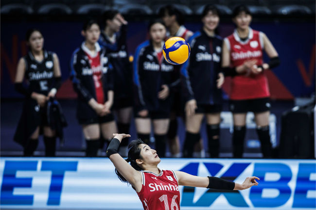 한국여자배구대표팀  정지윤이 공격을 하고 있다. /FIVB 홈페이지