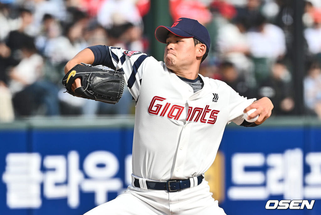 16일 부산 사직구장에서 2024 신한 SOL 뱅크 KBO 리그 롯데 자이언츠와 한화 이글스의 경기가 열렸다. 롯데 자이언츠 김진욱이 역투하고 있다. 2024.03.16 / foto0307@osen.co.kr