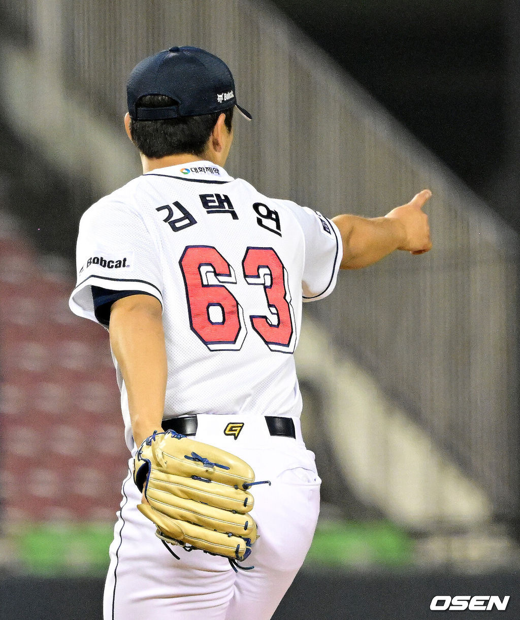 21일 오후 서울 잠실야구장에서 ‘2024 신한 SOL Bank KBO리그’ 두산 베어스와 SSG 랜더스의 경기가 열렸다.이날 두산이 SSG에 8-6 승리를 거뒀다.9회초 1사 1루에서 두산 김택연이 SSG 김민식을 유격수 땅볼로 병살 처리하고 있다. 2024.05.21 / jpnews@osen.co.kr