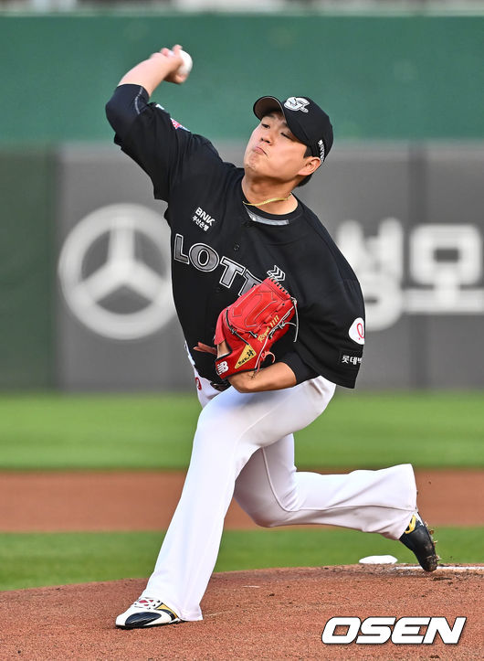 롯데 자이언츠 선발 투수 나균안이 역투하고 있다. 2024.05.24 / foto0307@osen.co.kr