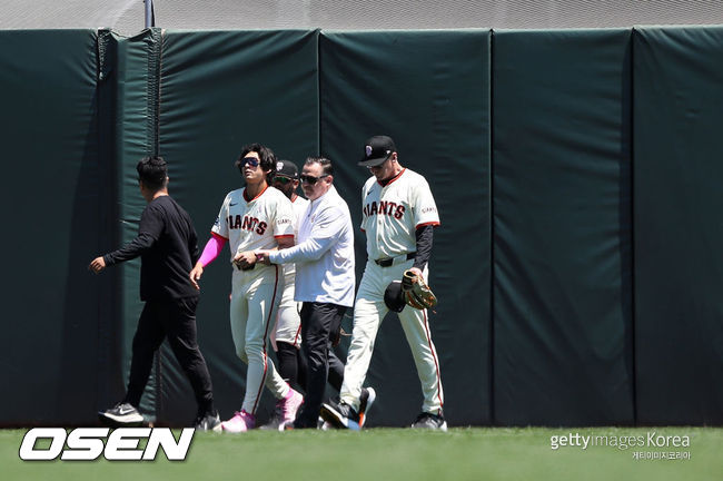 [사진] 샌프란시스코 이정후가 부상을 당한 뒤 교체되고 있다. ⓒGettyimages(무단전재 및 재배포 금지)