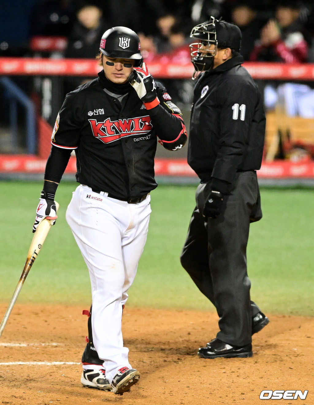 13일 오후 서울 잠실야구장에서 2023 KBO 프로야구 포스트시즌 한국시리즈 5차전 LG 트윈스와 KT 위즈의 경기가 열렸다.5회초 1사 1.3루에서 KT 박병호가 삼진으로 물러나고 있다. 2023.11.13 / jpnews.osen.co.kr