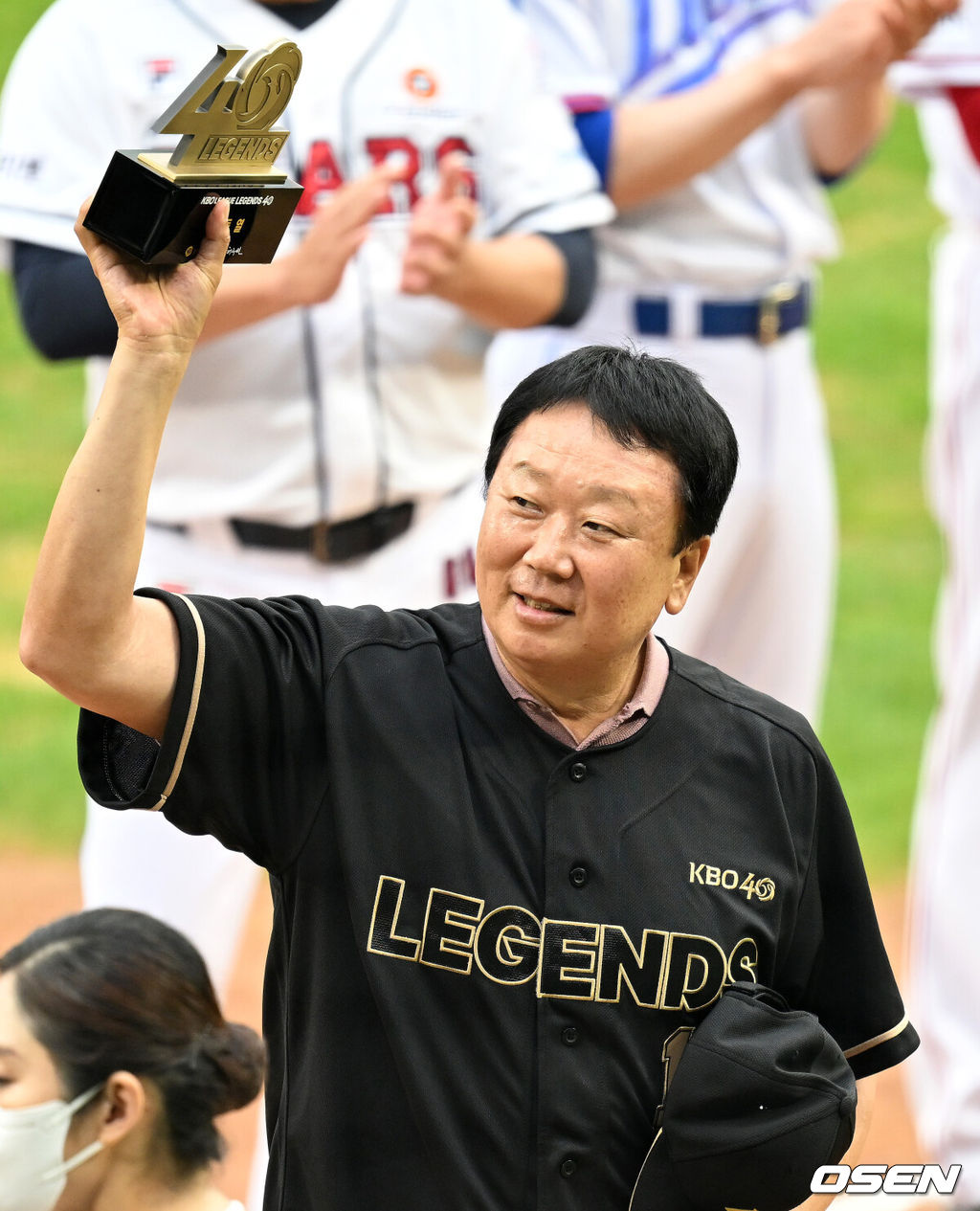 프로야구 40주년 레전드 올스타에 선정된 선동열 전 감독이 팬들을 향해 인사하고 있다. 2022.07.16 / dreamer@osen.co.kr