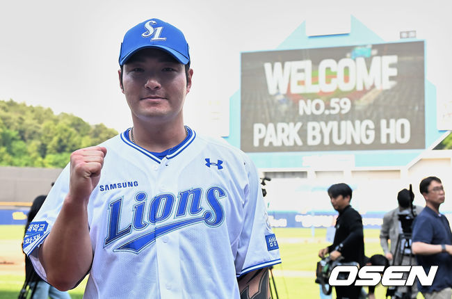 삼성 라이온즈 박병호가 새로운 삼성 유니폼을 입고 포즈를 취하고 있다. 2024.05.29 / foto0307@osen.co.kr