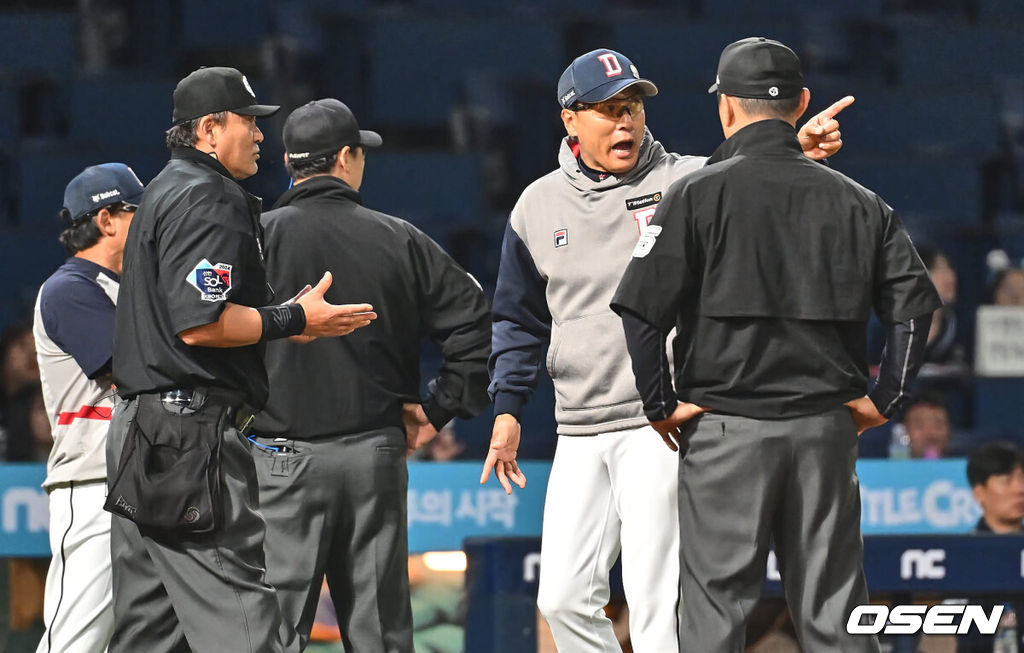 4일 창원NC파크에서 2024 신한 SOL 뱅크 KBO 리그 NC 다이노스와 두산 베어스의 경기가 열렸다. 홈팀 NC는 하트, 원정팀 두산은 최준호를 선발로 내세웠다.두산 베어스 이승엽 감독이 9회초 1사 1루 조수행 타석때  비디오 판독 끝에 아웃된 이유찬의 2루 도루 상황에 대해 어필하고 있다. 2024.06.04 / foto0307@osen.co.kr