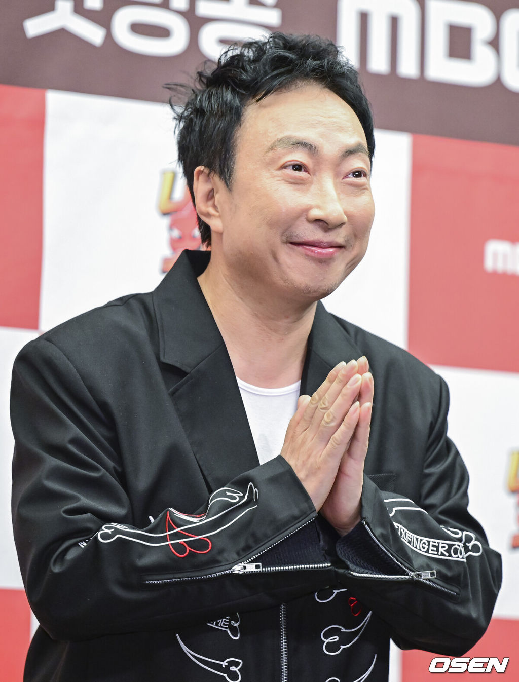 14일 오후 서울 상암동 스탠포드호텔에서 MBC에브리원∙라이프타임 새 예능 ‘나는 지금 화가 나있어’ 제작발표회가 열렸다.예능 ‘나는 지금 화가 나있어’(약칭 나화나)는 대한민국 ‘화’ 전문 MC들이 ‘화(火)’제의 게스트를 초대해 그들의 화 유발 비밀 토크를 듣고 화풀이 노하우를 대방출하는 ‘대국민 화Free(프리) 쇼’다. 이경규, 박명수, 권율, 덱스가 시청자들의 꽉 막힌 ‘화’를 대리 분출하며 통쾌한 사이다를 선사할 예정이다.방송인 박명수가 제작발표회에 참석해 포토타임을 하고 있다. 2023.08.14 / dreamer@osen.co.kr