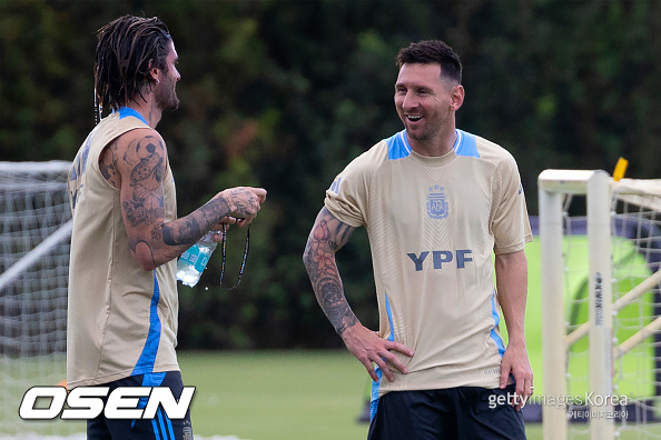 FORT LAUDERDALE, FLORIDA - JUNE 5: Lionel Messi (C) of Argentina during a training session at Florida Blue Training Center on June 5, 2024 in Fort Lauderdale, Florida. (Photo by Marco Bello/Getty Images)