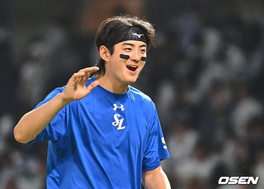 14일 창원NC파크에서 2024 신한 SOL 뱅크 KBO 리그 NC 다이노스와 삼성 라이온즈의 경기가 열렸다. 홈팀 NC는 신민혁이 방문팀 삼성은 코너가 선발 출전한다. 삼성 라이온즈 구자욱이 NC 다이노스에 7-4로 승리한 후 환호하고 있다. 2024.06.14 / foto0307@osen.co.kr