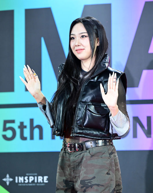 2일 오후 인천 인스파이어 아레나에서 멜론뮤직어워드(MMA2023) 레드카펫 행사가 열렸다.가수 이영지가 포토타임을 하고 있다. 2023.12.02 / jpnews.osen.co.kr