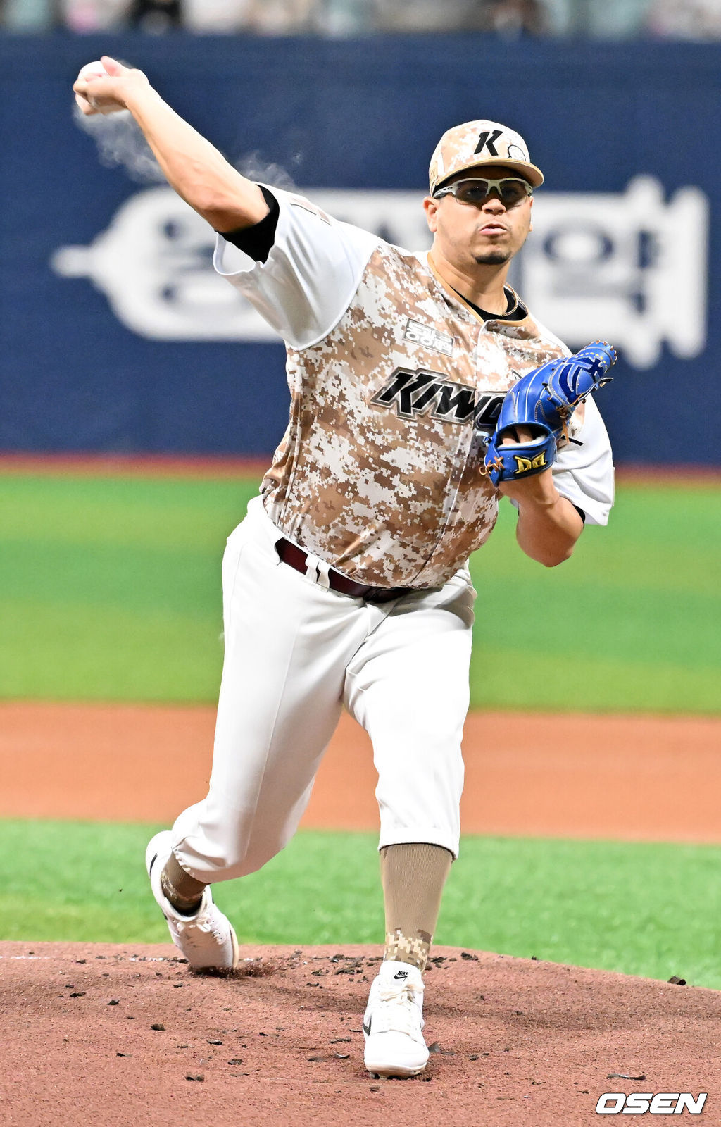 26일 오후 서울 고척스카이돔에서 ‘2024 신한 SOL Bank KBO리그’ 키움 히어로즈와 NC 다이노스의 경기가 열렸다.키움은 후라도, NC는 카스타노를 선발로 내세웠다.키움 선발 후라도가 마운드 위에서 힘차게 공을 뿌리고 있다. 2024.06.26 /rumi@osen.co.kr