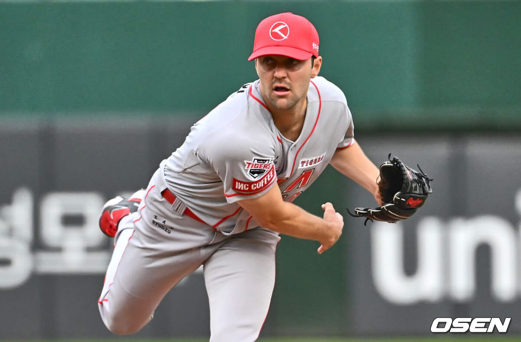 25일 부산 사직야구장에서 2024 신한 SOL 뱅크 KBO 리그 롯데 자이언츠와 KIA 타이거즈의 경기가 열렸다. 홈팀 롯데는 나균안이 선발 출전하고 KIA는 네일이 선발 출전했다.KIA 타이거즈 선발 투수 네일이 역투하고 있다. 2024.06.25 / foto0307@osen.co.kr