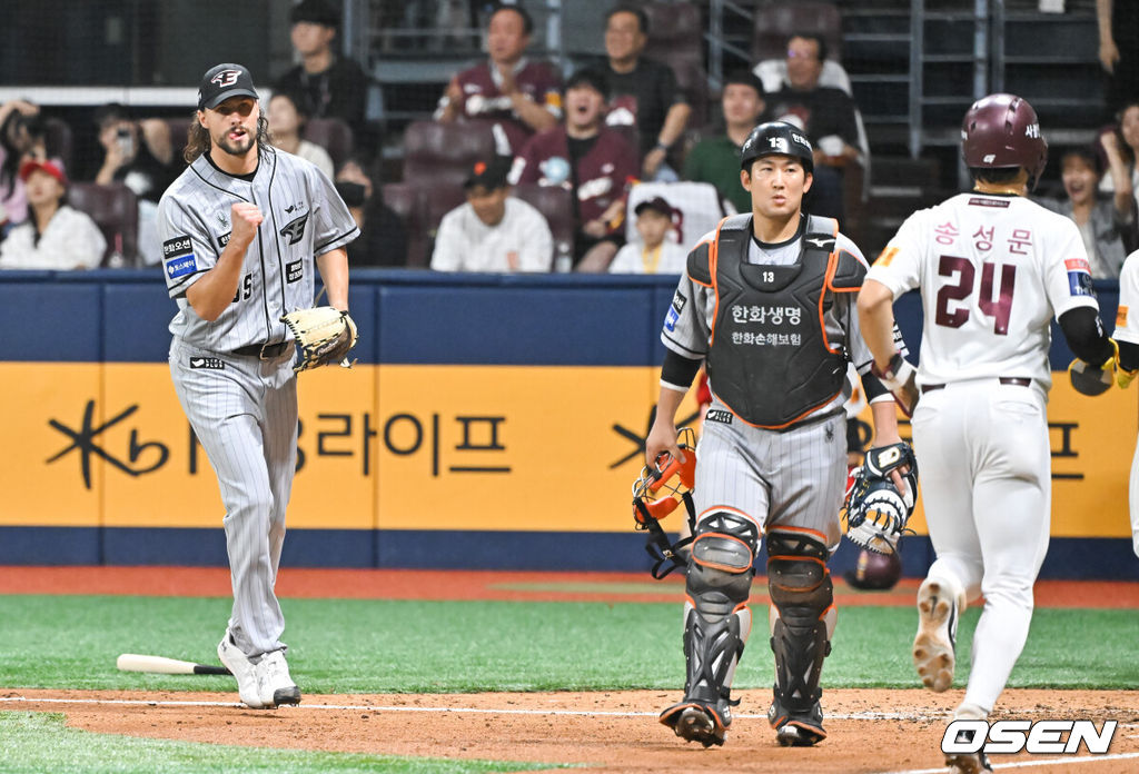 9일 서울 고척스카이돔에서 ‘2024 신한 SOL BANK KBO리그’ 키움 히어로즈와 한화 이글스의 경기가 진행됐다.이날 키움은 후라도를 한화는 와이스를 선발투수로 내세웠다.6회말 2실점 허용하며 동점 위기를 막아낸 한화 선발투수 와이스가 기뻐하고 있다. .  2024.07.09 / soul1014@osen.co.kr