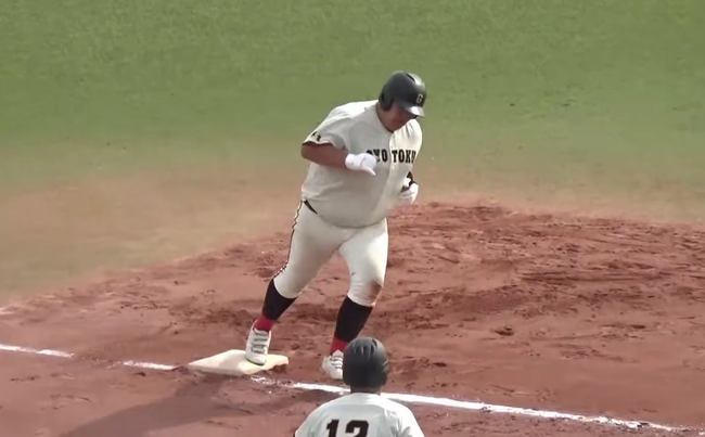 봄 대회 때 홈런을 치고 베이스를 도는 미즈타케의 모습. 유튜브 채널 National High School Baseball Championship 캡처