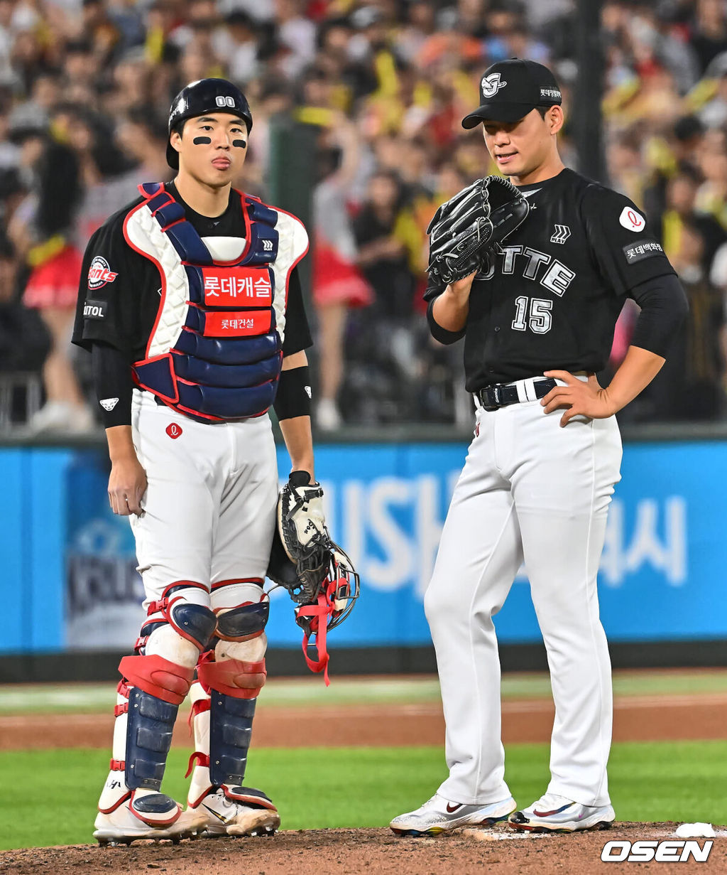 롯데 자이언츠 손성빈, 김진욱 047 2024.06.26 / foto0307@osen.co.kr