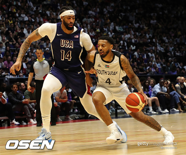 LONDON, ENGLAND - JULY 20: Carlik Jones of South Sudan and Anthony Davis of USA during the 2024 USA Basketball Showcase match between USA and South Sudan at The O2 Arena on July 20, 2024 in London, England. (Photo by Henry Browne/Getty Images) *** Local Caption ***Carlik Jones;Anthony Davis