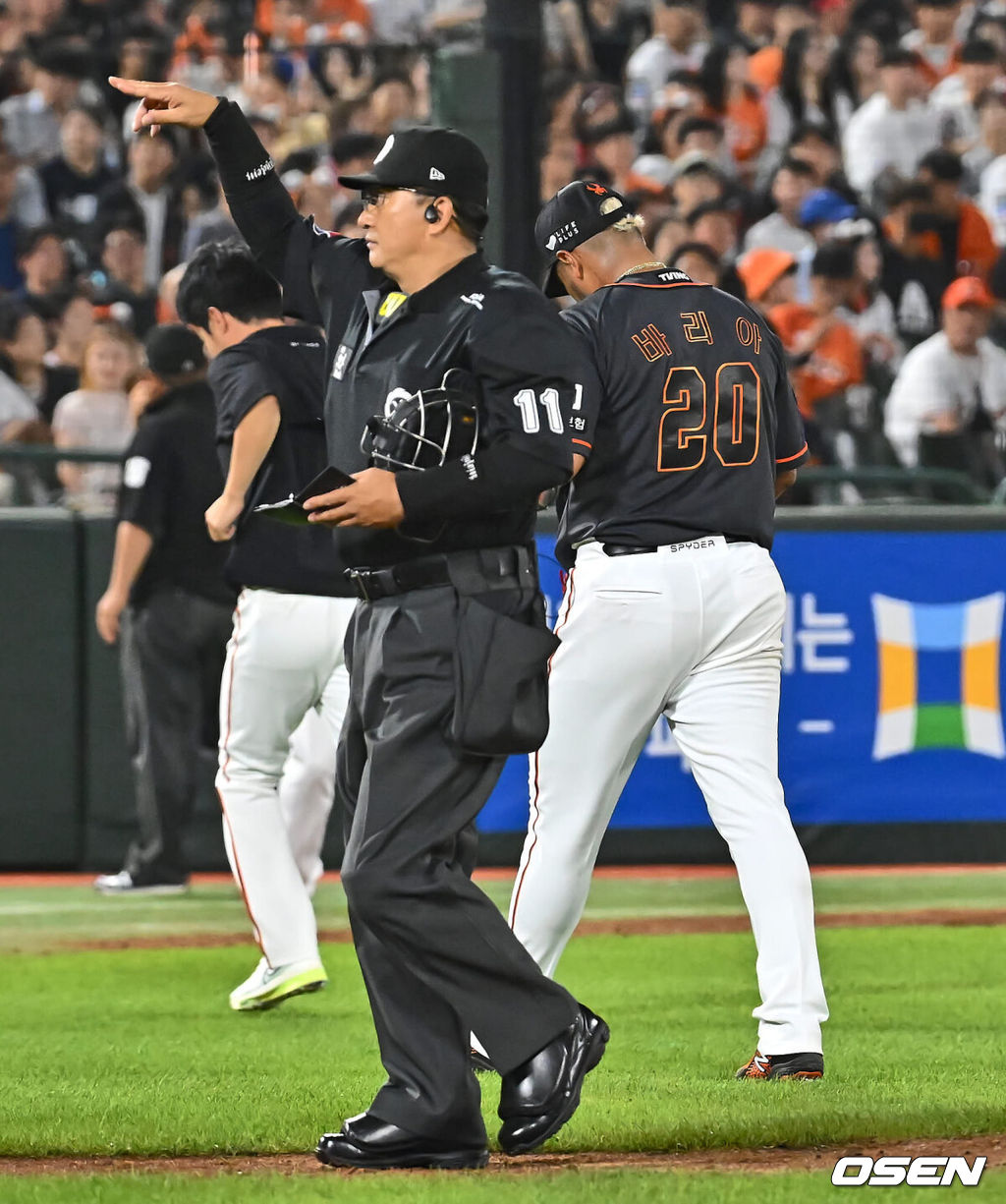 한화 하이메 바리아가 5회말 교체되고 있다. 2024.06.28 / foto0307@osen.co.kr