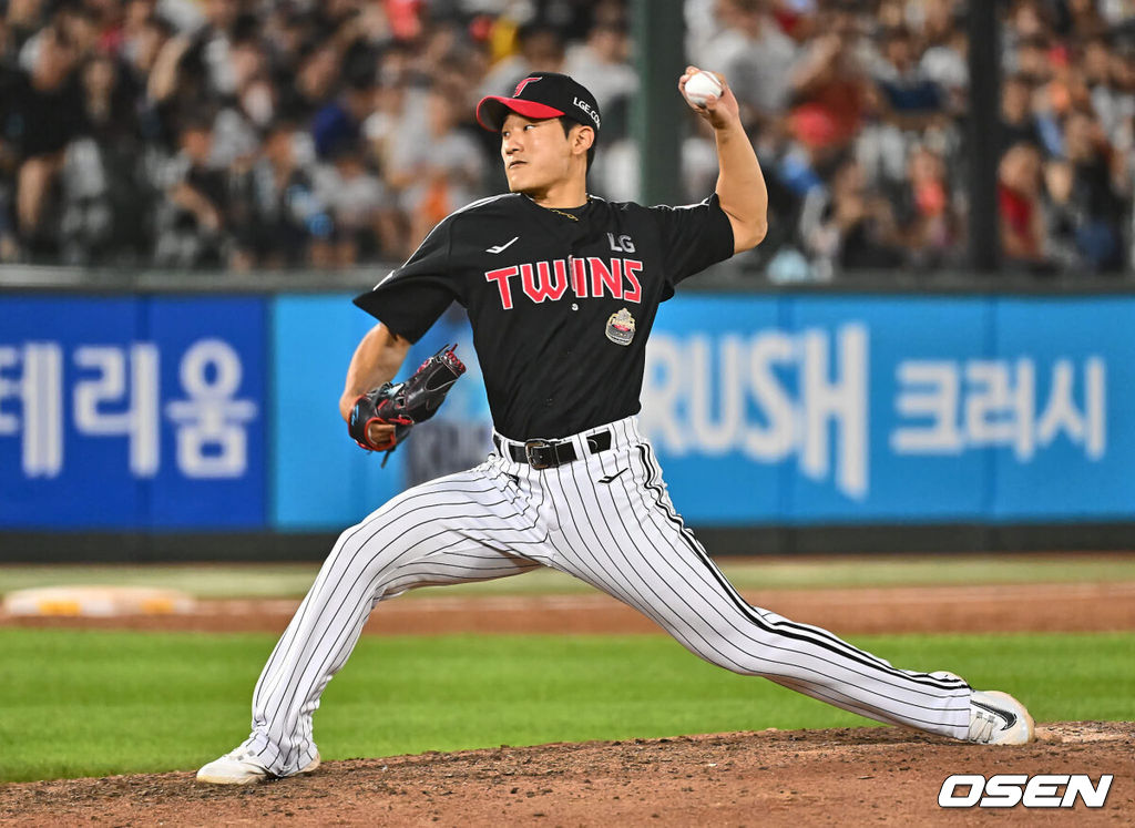 25일 부산 사직야구장에서 2024 신한 SOL 뱅크 KBO 리그 롯데 자이언츠와 LG 트윈스의 경기가 열렸다. LG 트윈스 임준형이 역투하고 있다. 2024.07.25 / foto0307@osen.co.kr