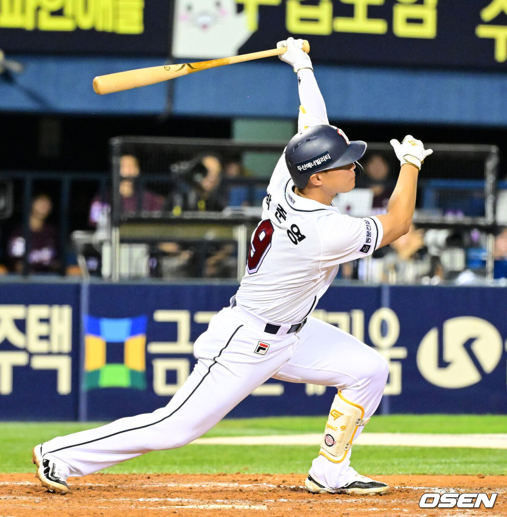 7회말 2사 만루에서 두산 박준영이 싹쓸이 3타점 적시 2루타를 날리고 있다. 2024.07.24 / jpnews@osen.co.kr