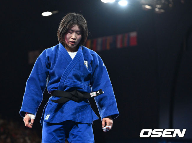 29일(한국시간) 프랑스 파리 샹드마르스 아레나에서 ‘2024 파리올림픽’ 여자 유도 57kg 결승 한국 허미미와 캐나다 크리스티안 데구치의 경기가 열렸다. 허미미(22, 세계 랭킹 3위)는 크리스티안 데구치(캐나다, 세계 랭킹 1위)에게 골든 스코어 끝에서 연장전서 지도 3개로 반칙패를 당하면서 은메달을 획득했다. 2024.07.29 / dreamer@osen.co.kr