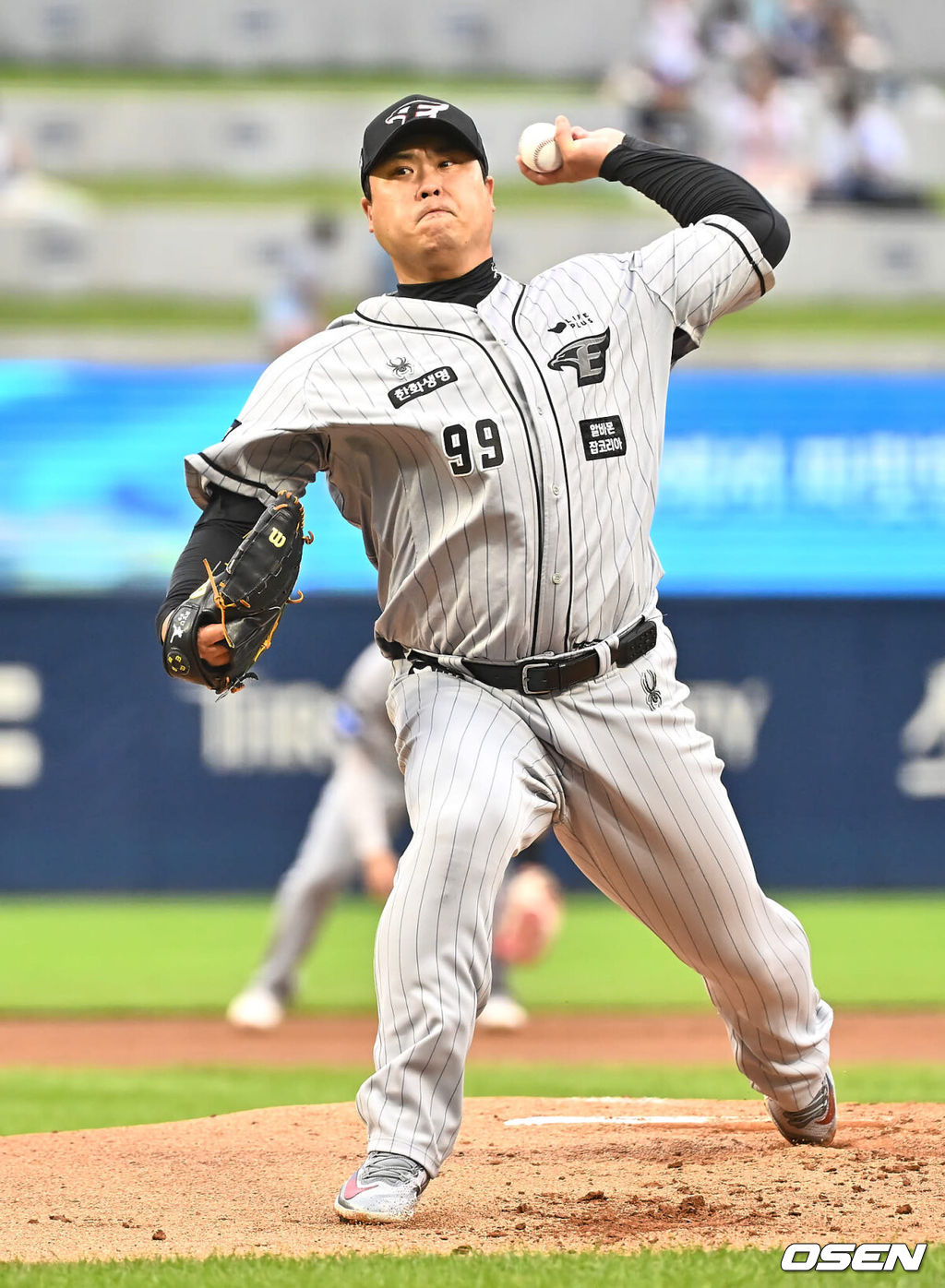 18일 창원NC파크에서 2024 신한 SOL 뱅크 KBO 리그 NC 다이노스와 한화 이글스의 경기가 열렸다. 홈팀 NC는 신민혁이 방문팀 한화는 류현진이 선발 출전했다. 한화 이글스 선발투수 류현진이 역투하고 있다. 2024.07.18 / foto0307@osen.co.kr