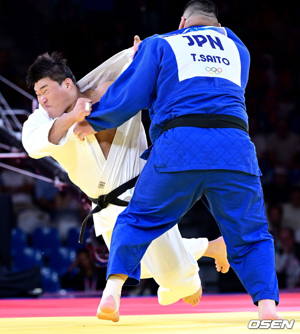 2일(한국시각) 프랑스 파리 샹드마르스 아레나에서 ‘2024 파리올림픽’ 유도 남자 100kg 이상급 준결승 한국 김민종과 일본 사이토 다쓰루의 경기가 열렸다.김민종은 한국 유도의 '노골드'를 끊어낼 유력한 후보로 기대받고 있다. 한국 유도의 올림픽 금메달은 지난 2012 런던 올림픽 김재범과 송대남의 금메달이 마지막이다. 한국 김민종이 일본 사이토 다쓰루를 상대로 한판승을 따내고 있다. 2024.07.30 / dreamer@osen.co.kr