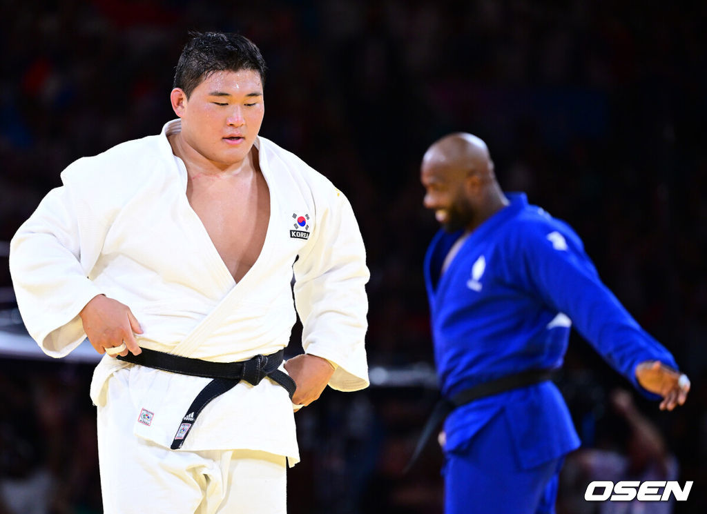 2일(한국시각) 프랑스 파리 샹드마르스 아레나에서 ‘2024 파리올림픽’ 유도 남자 100kg 이상급 결승전 한국 김민종과 프랑스 테디 리네르의 경기가 열렸다.김민종은 프랑스 테디 리네르에게 한판패를 당하며 은메달을 획득했다. 한국 김민종이 아쉬워하고 있다. 2024.07.30 / dreamer@osen.co.kr