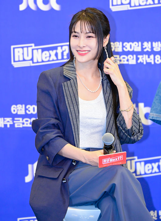 30일 오전 서울 마포구 스탠포드호텔코리아에서 JTBC ‘R U Next?(알 유 넥스트?)’ 제작발표회가 열렸다.‘R U Next?’는 하이브와 CJ ENM JV 레이블 빌리프랩의 차세대 글로벌 걸그룹 최종 멤버를 결정하는 프로그램이다. 참가자들은 체계적인 커리큘럼 안에서 트레이닝을 받고, 7개의 관문을 하나씩 통과하며 자신의 잠재력과 스타성을 증명한다. 지난 23일 글로벌 팬 커뮤니티 플랫폼 위버스와 모바일 금융 앱 토스에서 첫 번째 글로벌 투표가 시작됐다.박규리가 간담회를 하고 있다. 2023.06.30 /jpnews@osen.co.kr